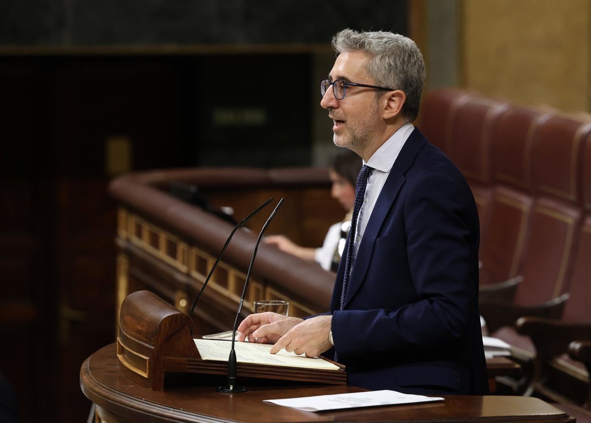 Arcadi España expresa su respaldo a Zapatero y destaca que sigue siendo un referente importante