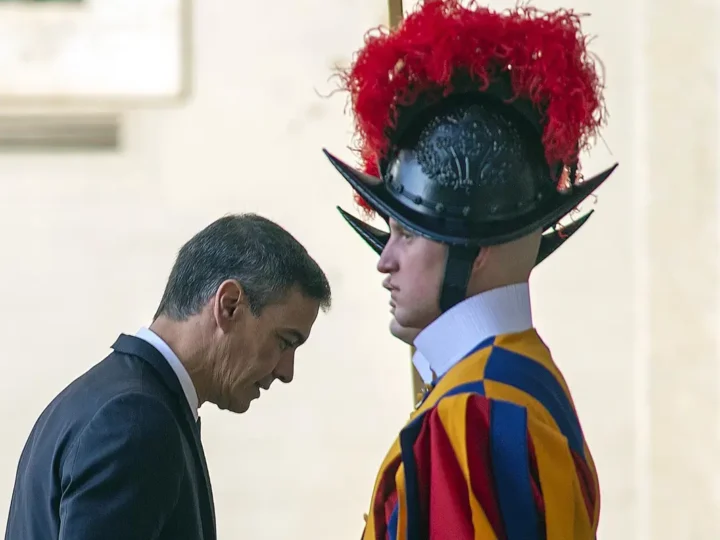 Sánchez viaja a Roma para reunirse con el Papa, aunque finalmente no habrá encuentro con Meloni