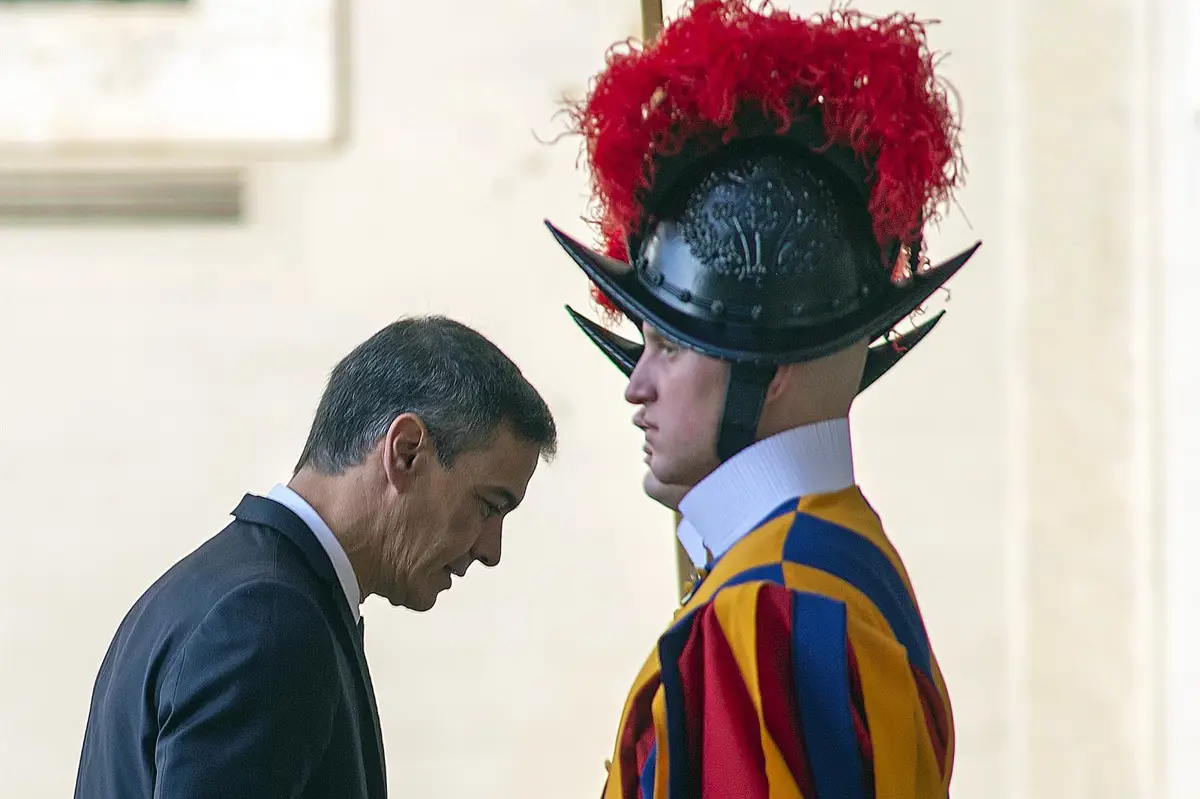 Sánchez viaja a Roma para reunirse con el Papa, aunque finalmente no habrá encuentro con Meloni